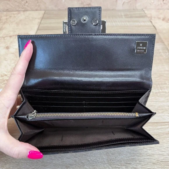 Vintage Authentic - Fendi Brown Zucca Pattern -
Canvas Long Wallet - Picture 8 of 10